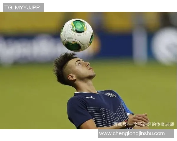 足球明星颠球技巧展示精彩瞬间图集带你领略球场魅力与风采 足球明星颠球技巧展示精彩瞬间图集带你领略球场魅力与风采