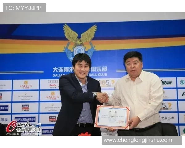 足球明星徐弘的职业生涯与成就全景回顾与分析 足球明星徐弘的职业生涯与成就全景回顾与分析